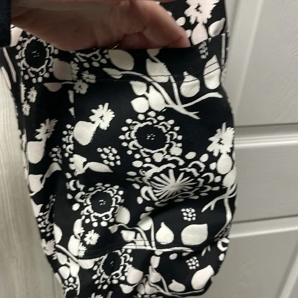Thirty One Black Floral Brushstrokes Reversible Shoulder Bag Purse - Picture 3 of 10